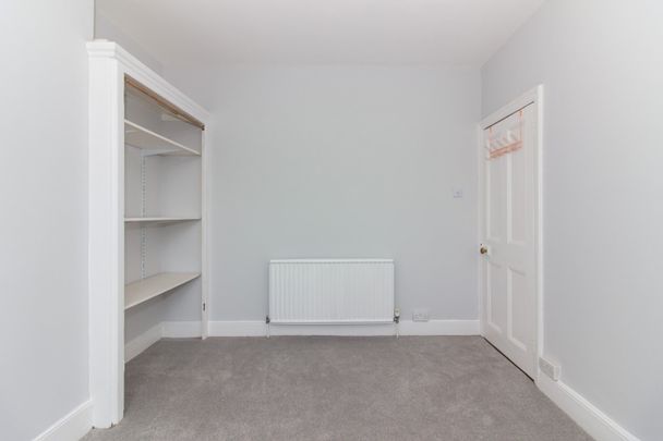 4 Bed Terraced House, Boscombe Road, SW17 - Photo 1