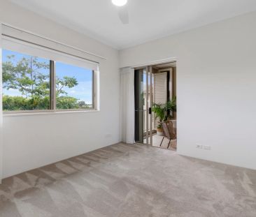 1730/1 Rialto Quay Drive, Hope Island. - Photo 2