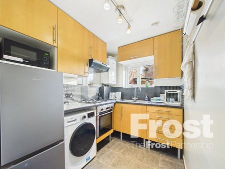 Elmhurst Road, Slough, Berkshire,SL3 - Photo 4