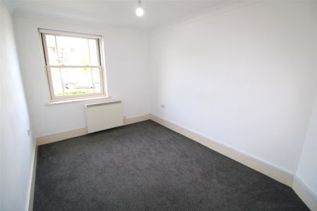 Inglis Road, Colchester - Photo 2
