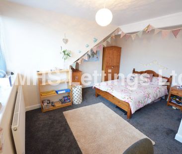 3 Bedroom Mid Terraced House for rent in Graham Grove - Photo 2