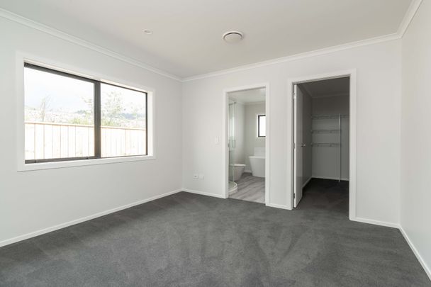 Paraparaumu - 4 Bedrooms - Photo 1