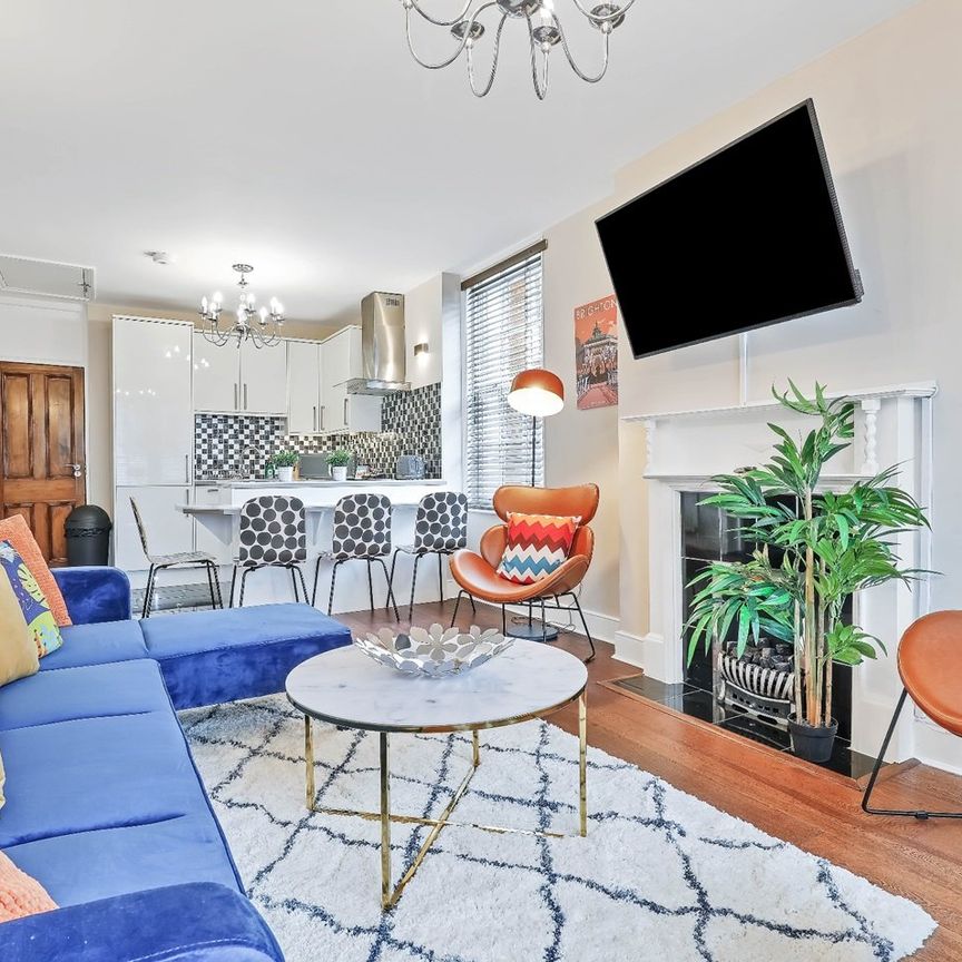 3 Bed Flat, East Street, BN1 - Photo 1