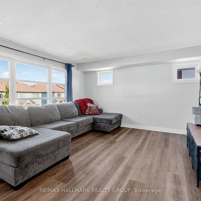 Lovely stacked 2 bedroom, 1.5 bathroom condo - Photo 1