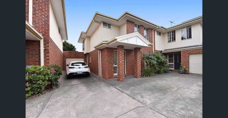 Spacious Townhouse in a Prime Essendon Location - Photo 3