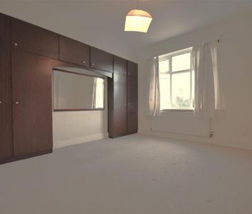 4 bedroom semi-detached house to rent - Photo 6