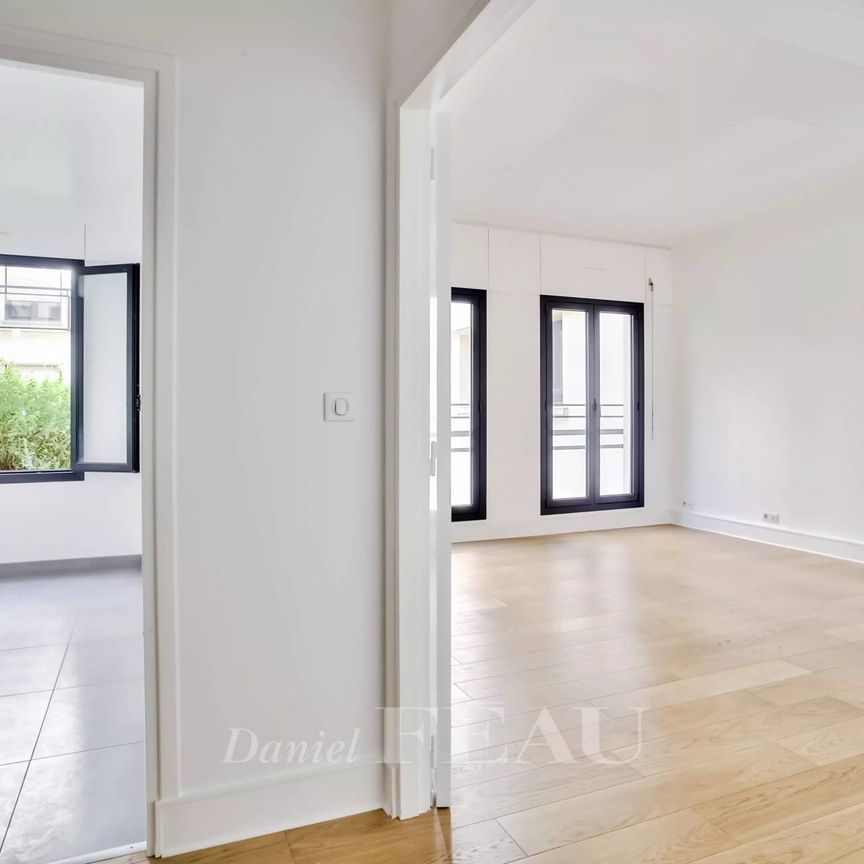 Location appartement, Paris 9ème (75009), 2 pièces, 64.2 m², ref 84171617 - Photo 1