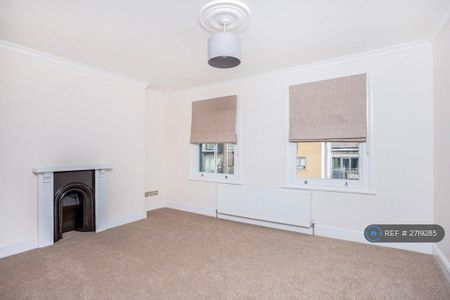 3 bedroom end of terrace house to rent - Photo 2