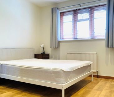 3 Bed End Terrace, Dupont Road, SW20 - Photo 6