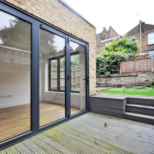 Two Bedroom Flat to rent in London - Photo 1