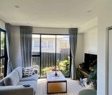 Near new two bedroom townhouse in Henderson - Photo 3