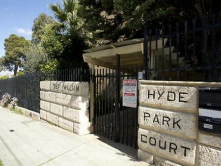 Hyde Park Location - Photo 3