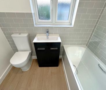 Spencer Close, Woking, Surrey, GU21 - Photo 2