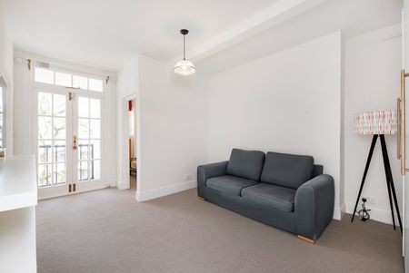 Studio Flat, Abbey House, NW8 - Photo 2