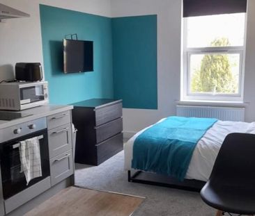 1 bedroom in a house share to rent - Photo 4