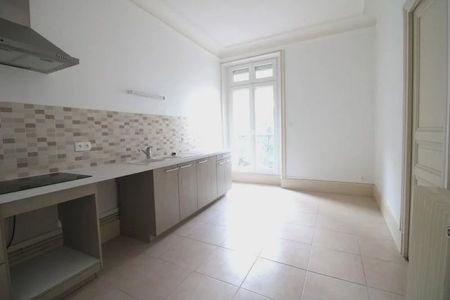 Location Appartement 5 pièces 133m² NEVERS 58000 - Photo 4