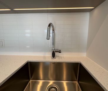 For Lease - 3250 Carding Mill Trail Unit# 530, Oakville, Ontario - Photo 2