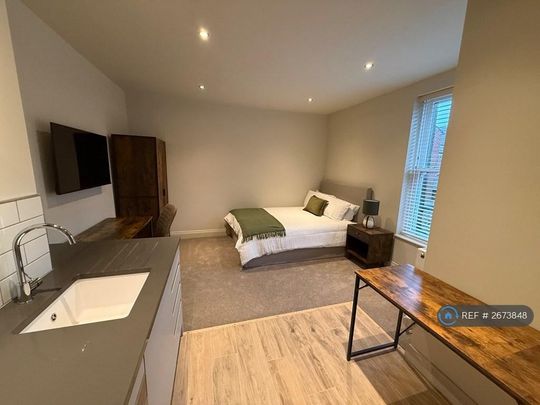 1 bedroom in a house share to rent - Photo 1