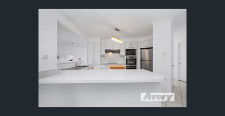 Spacious Family Living in the Heart of Rathmines - Photo 2