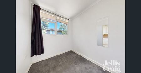 Low-Maintenance Living in the Heart of Surrey Hills - Photo 3