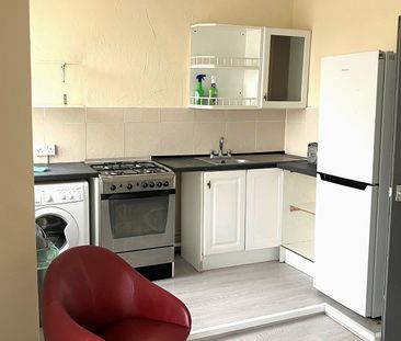 £700 PCM, Furnished One Bedroom First Floor Flat in Richmond Road, ... - Photo 4