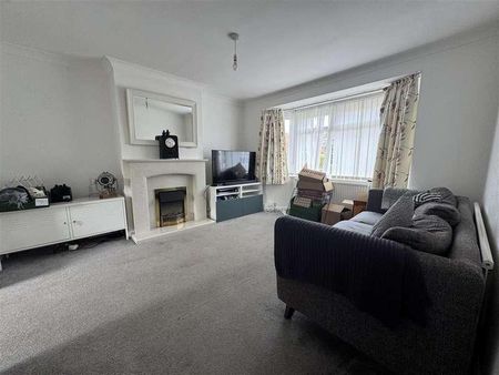 Grange Drive, Stratton, Swindon, SN3 - Photo 3