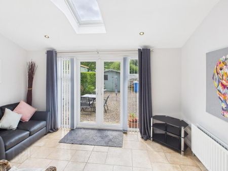 7 Park Drive, Holywood, BT18 9LW - Photo 2