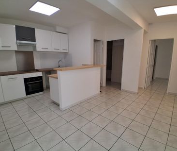 Location Appartement 3 pièces 83m² ST PIERRE 97410 - Photo 3
