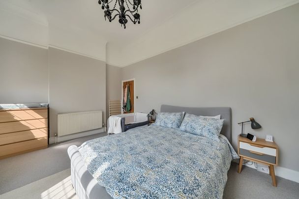 3 bedroom flat to rent - Photo 1