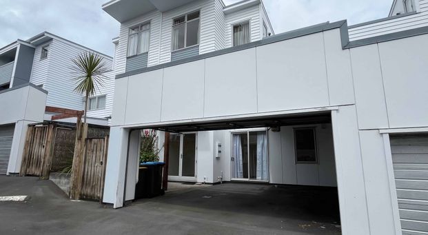 Terrace Home in Prime Location, St Lukes! - Photo 1