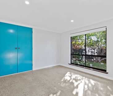 Coastal Living at Its Finest - Fully Renovated Home in Sought-After... - Photo 1