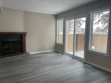 Alberta, 2957 116 Street NW, T6E 5Y7, Edmonton - Photo 4