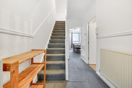 3 bedroom maisonette to rent - Photo 2