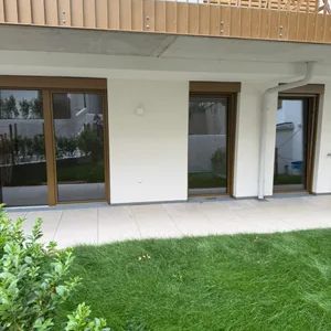 Neubau-Gartenwohnung am Yppenplatz | 3 Zimmer | 63 m2 Wohnfläche plus 45 m² Freifläche | Tiefgarage mit E-Ladestation | Erstbezug - Photo 2