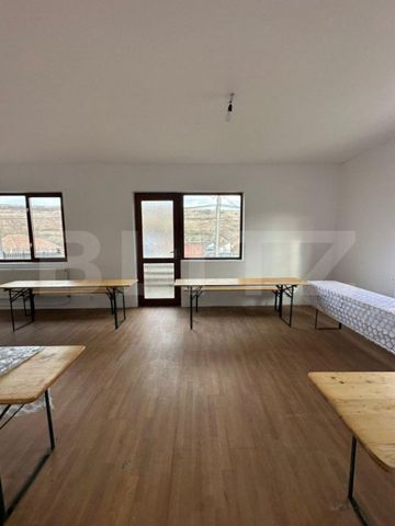 Casa 5 camere pentru muncitori 186 mp, 400 teren, parcare, - Photo 4