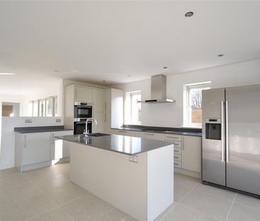 4 bedroom detached house to rent - Photo 4