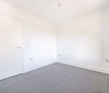 Catteshall Lane, Godalming, Surrey, GU7 - Photo 5