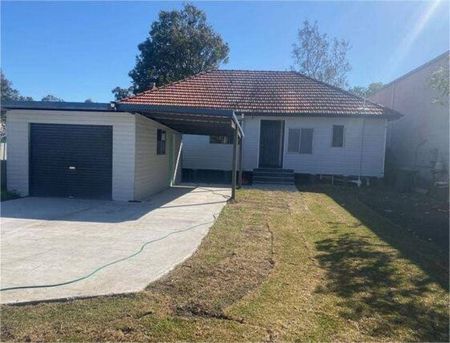 3 Bedroom Waterfront Home - Photo 3