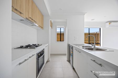 8 Nevado Avenue, Winter Valley VIC 3358 - House For Rent | Domain - Photo 2