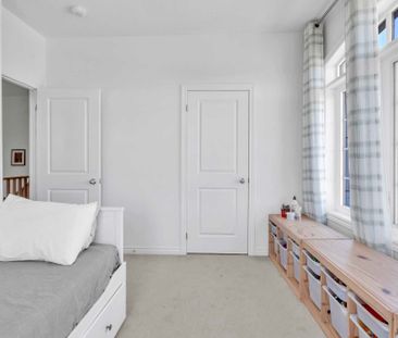 For Lease - 18 John Greene Lane, Richmond Hill, Ontario - Photo 2