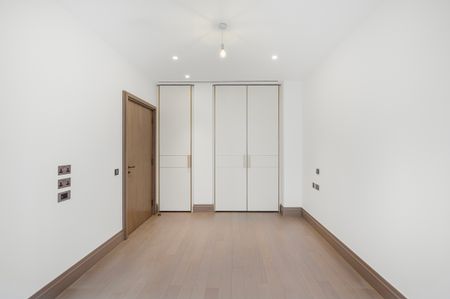 Striking two-bedroom apartment in the renowned Chelsea Barracks - Photo 4