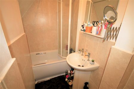 School View, Hyde Park, Leeds, West Yorkshire - Photo 4