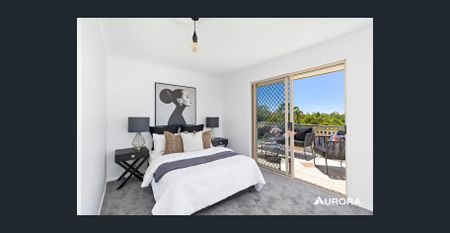 SPRAWLING FAMILY HOME! - Photo 5