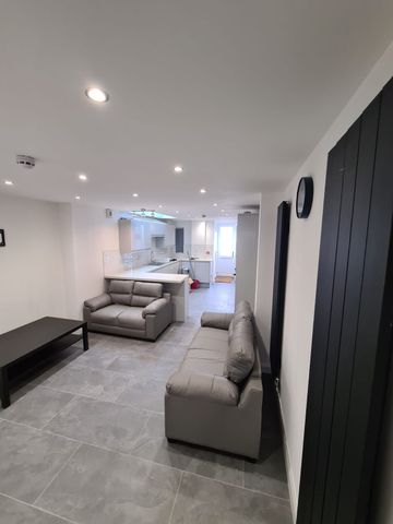 6 Bedroom House To Rent - Photo 2