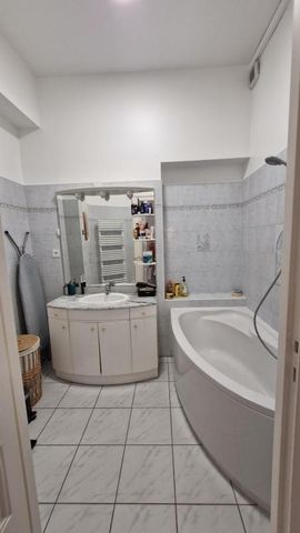 Location Appartement 3 pièces 69m² LYON 7ème - Photo 5