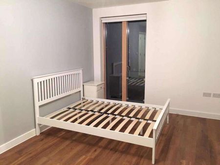 A modern two bedroom apartment situated on the edge of the Biomedical Campus - Photo 3