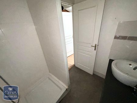 Location Appartement 2 pièces 38m² ST JUST MALMONT 43240 - Photo 4