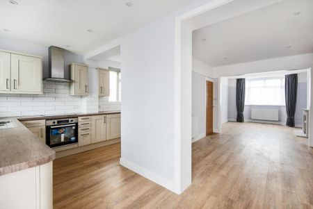 3 bedroom semi-detached house to rent - Photo 2