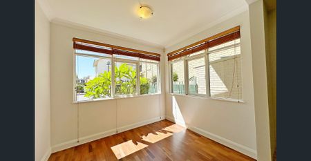 BRILLIANT LOCATION- 3 BED TERRACE - Photo 3