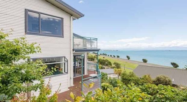 Ocean view living - Fully furnished - Photo 1